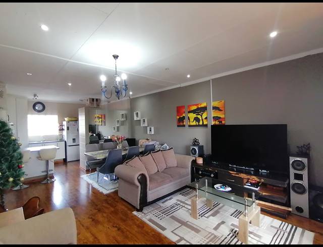2 BEDROOM TOWNHOUSE FOR SALE IN MEIRINGSPARK EXT 4
